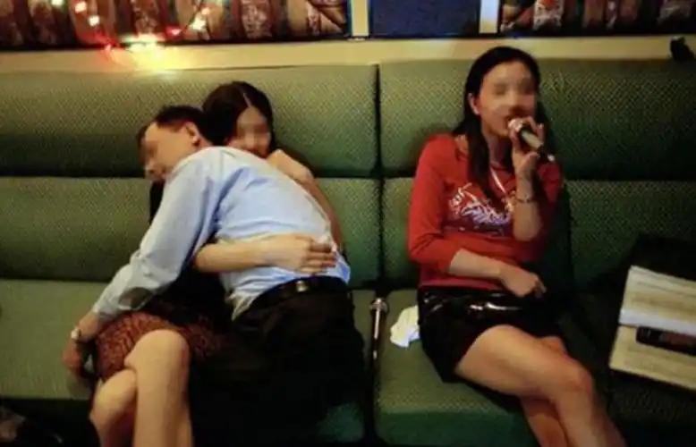白嫖成功？北京，已婚男长期在KTV与一名女服务员多次发生关系，并转账超过18万。