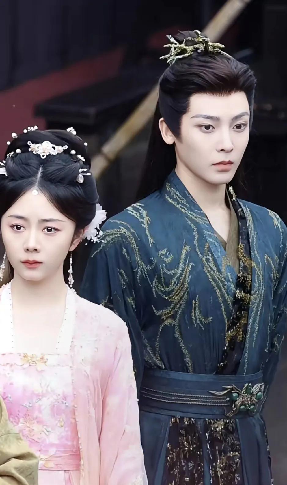 逍遥这次真的扑了。主要是逍遥的男主侯明昊在同时间还播出了一部剧玉茗茶骨，而且还