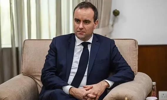 法国向我们发出邀请！来自5月13日外媒消息说，法国国防部长邀请我们的防长访问法国
