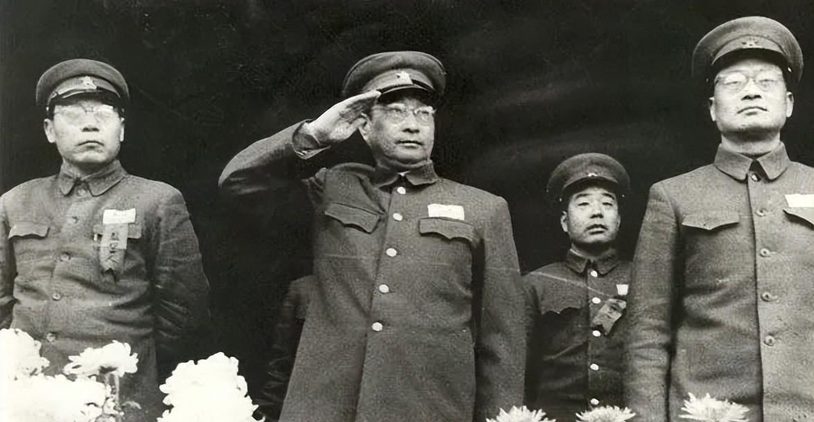 52年一名弹道专家被判死刑，陈赓亲自求情，毛主席：你去请示恩来1952年11月