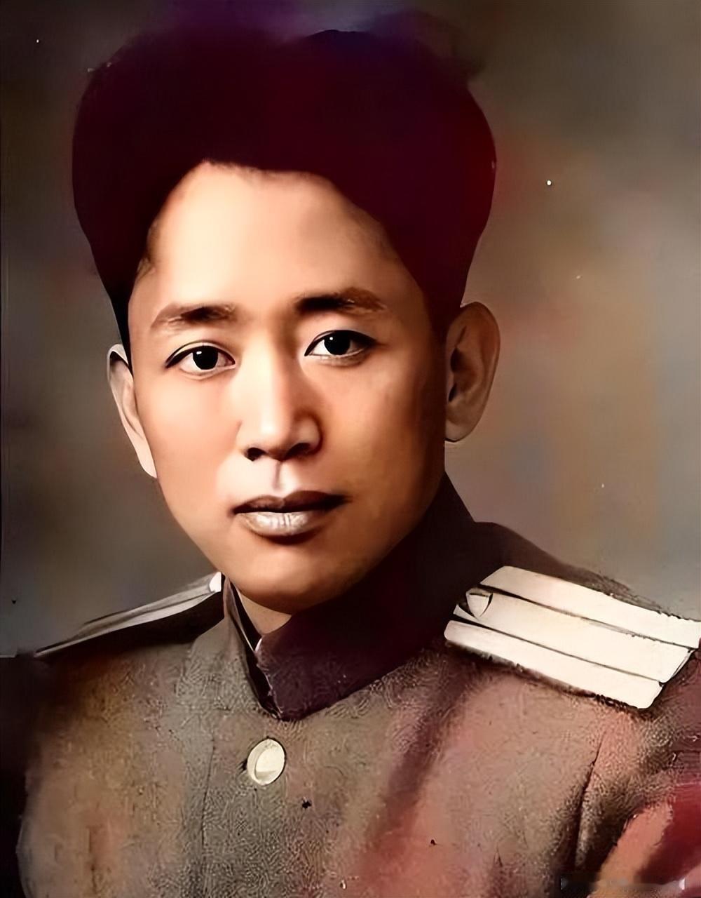 刘亚楼空降成“103”，为何能镇住东北众将？看看他曾经都带过谁1945年12