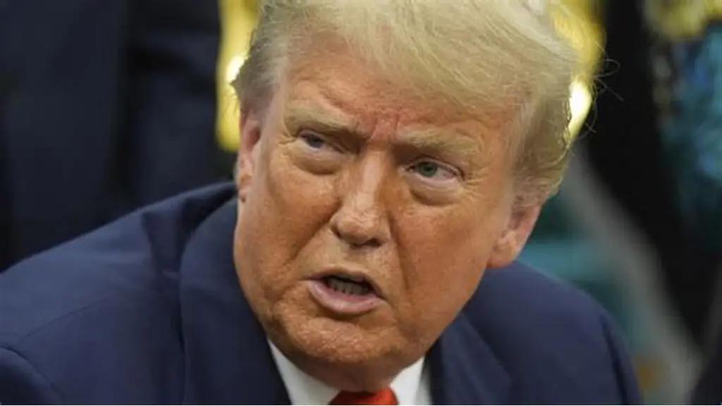 特朗普还有绝命三招，但是特朗普不一定敢打。一.两败俱伤，把中国踢出Swift系统