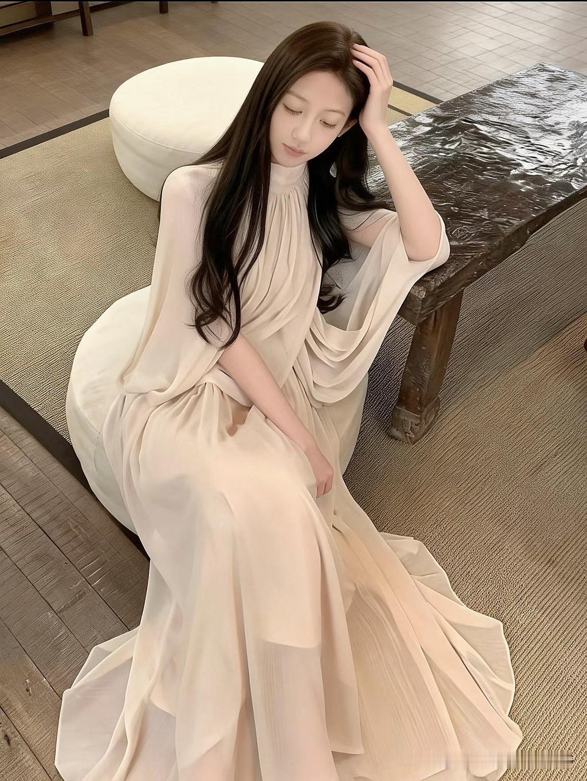 轻纱拂面，风姿绰约。