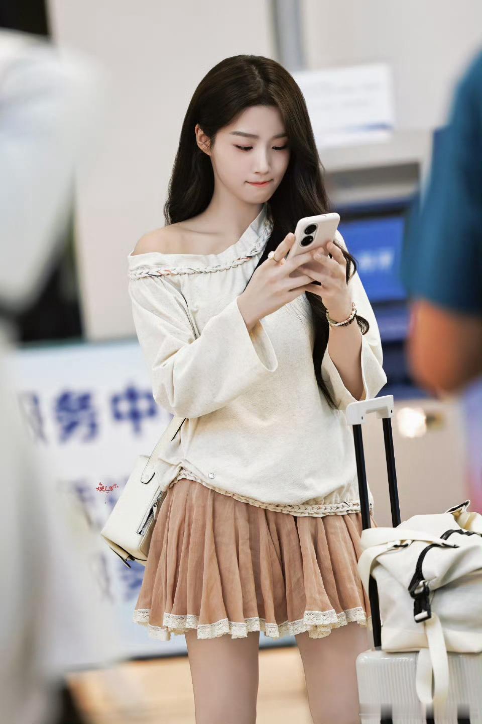 抿嘴和嘟嘴的卢昱晓好美哦​​​