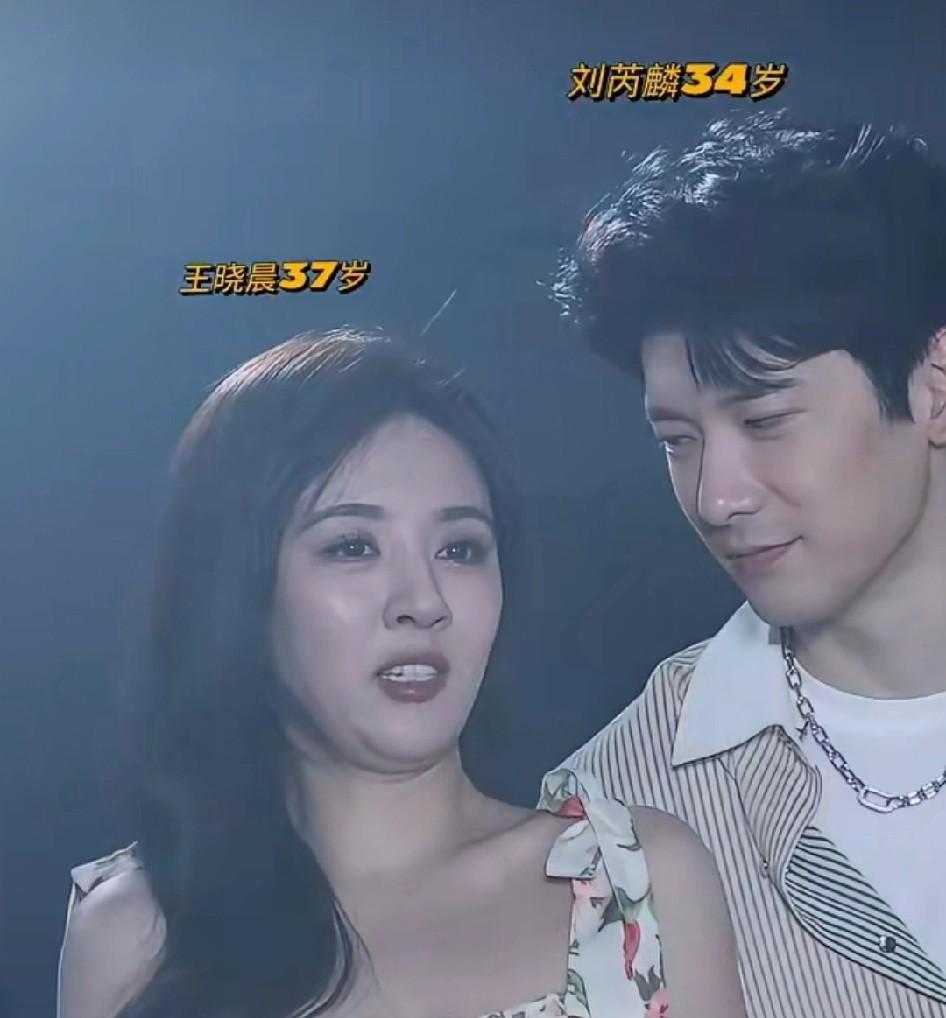 9月16日，女明星王晓晨胖出双下巴疑似怀孕上了热搜后，王晓晨本人立刻晒自拍照回应