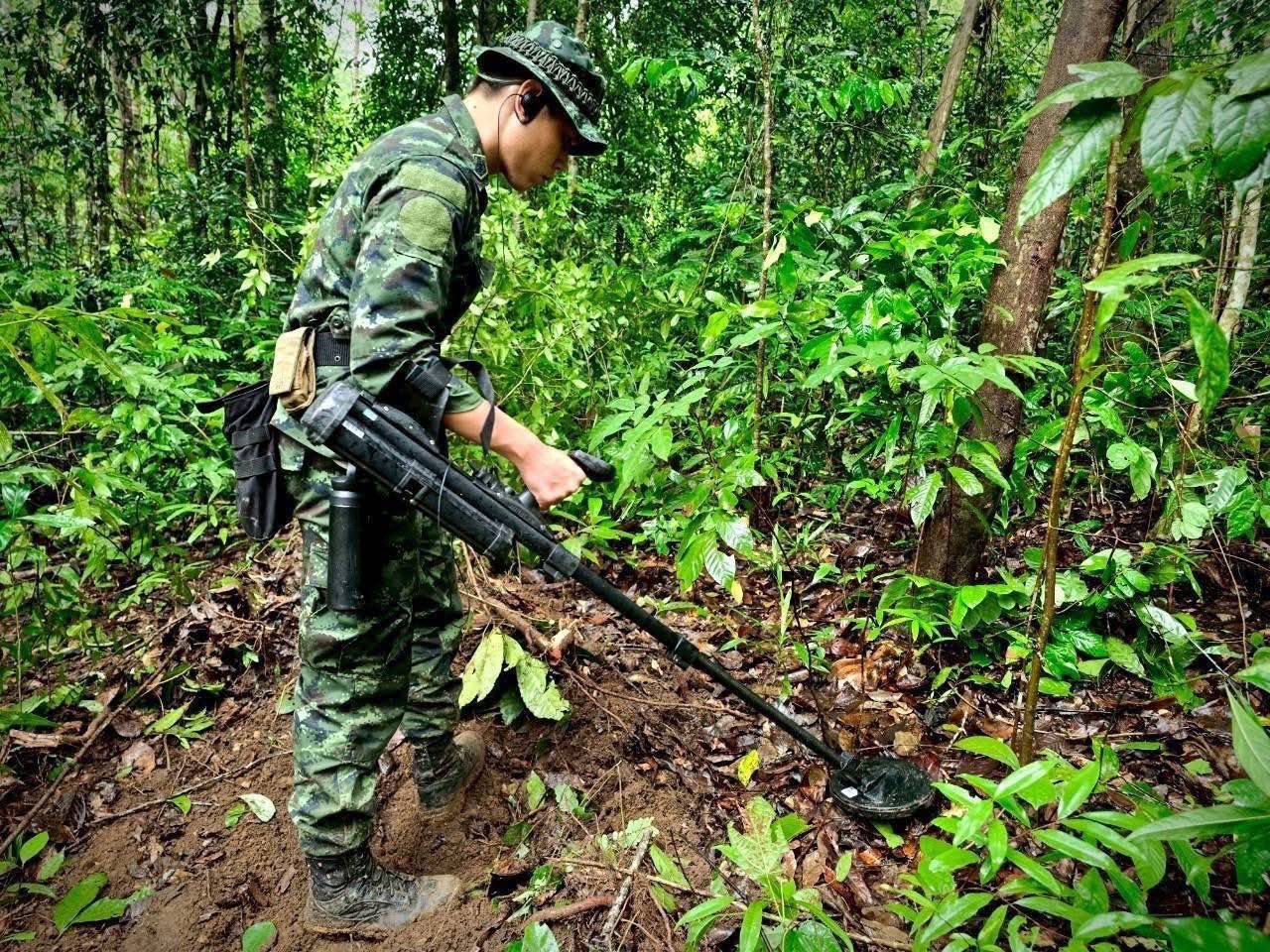 泰柬冲突柬埔寨小股部队渗透进泰国境内，在泰军后方布设雷场，泰国媒体称有多名士兵
