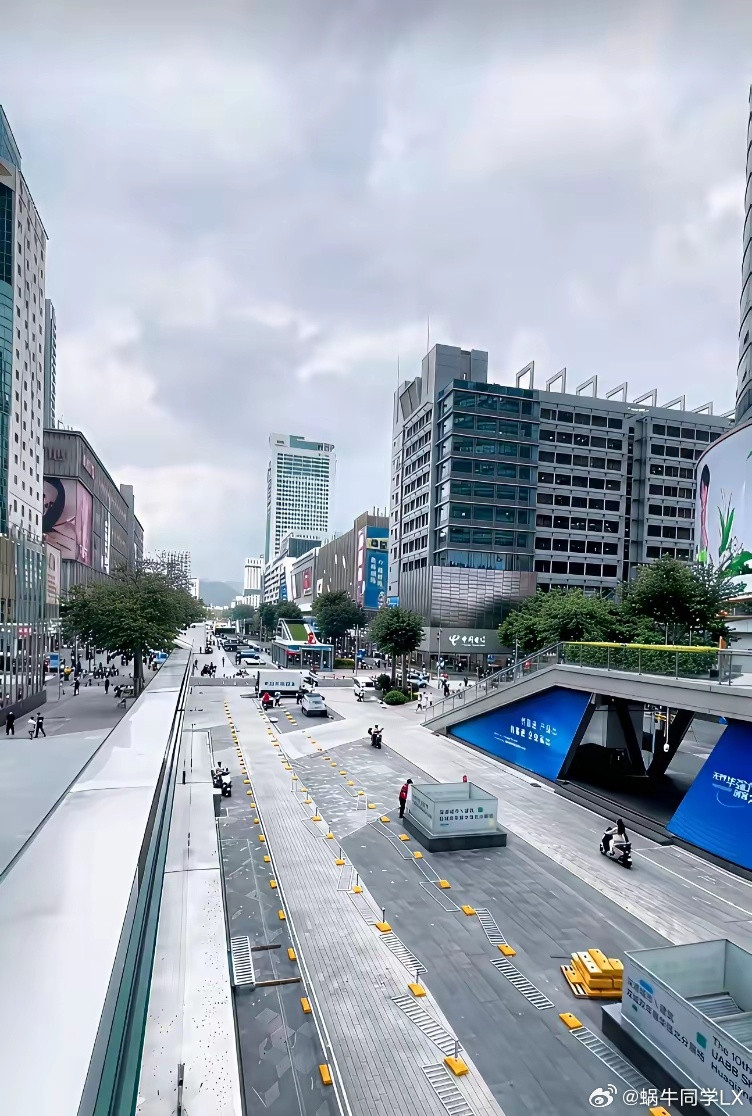 深圳华强北一天时间清走上万辆电动车，这效率非常“深圳”！有关部门啥时候来龙华区这