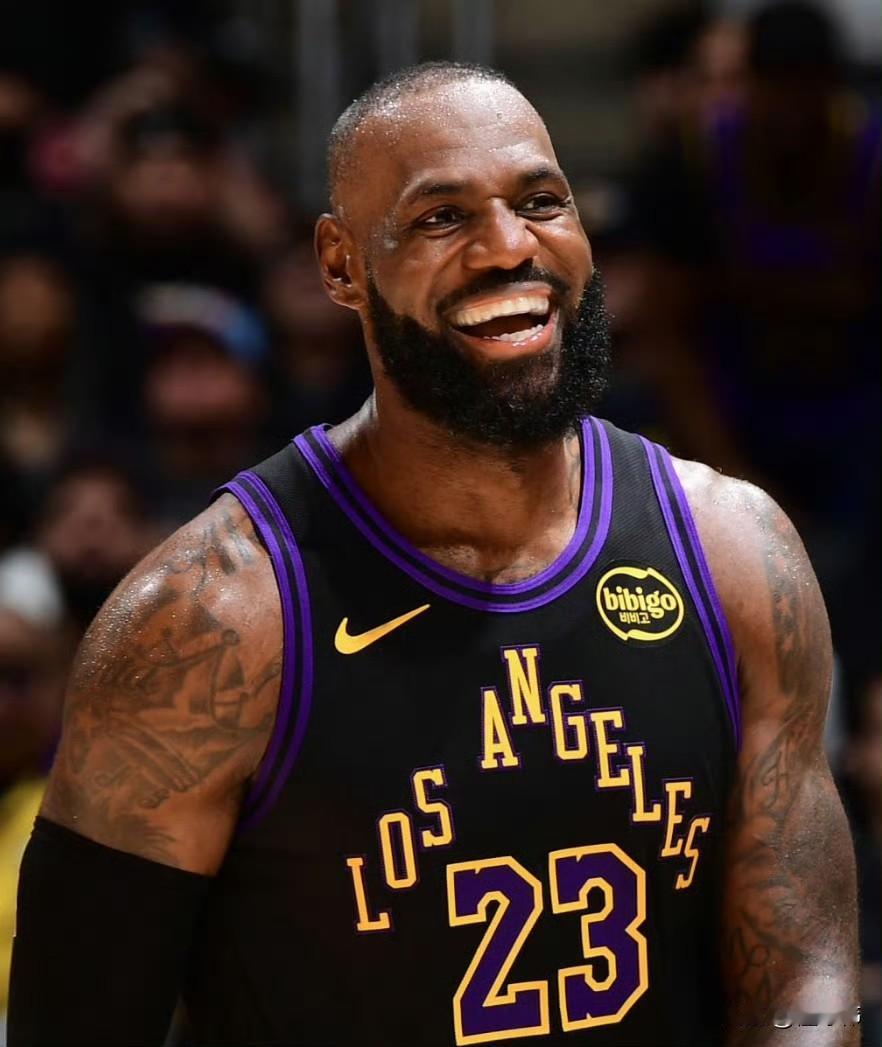 里夫斯谈老大哥詹姆斯首秀：“只要勒布朗回来，不管他打出怎样的表现，对我们贡献