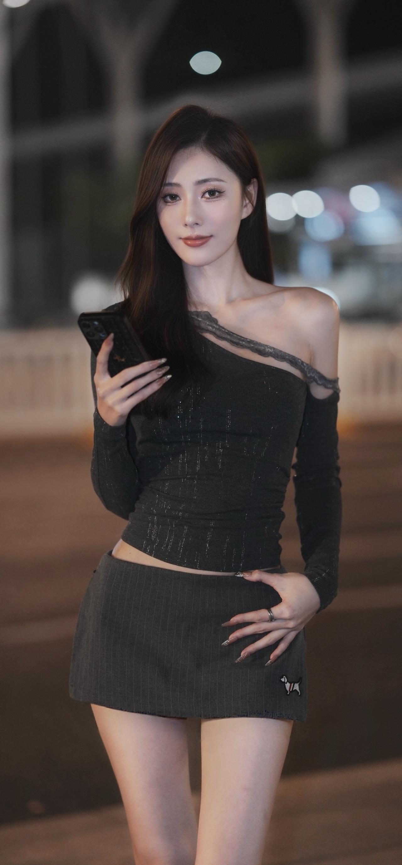 夜拍，模特小姐姐简直太有感觉了[比心]夜拍