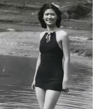 1914年，31岁的阎锡山，娶了14岁的小妾，结婚当晚，阎锡山对小妾说：“你躺下