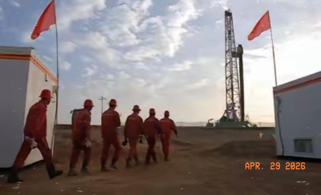 中国地下又摸出“王炸”！13个亿吨油田集中现身，外媒酸了：命里带油？一场悄无