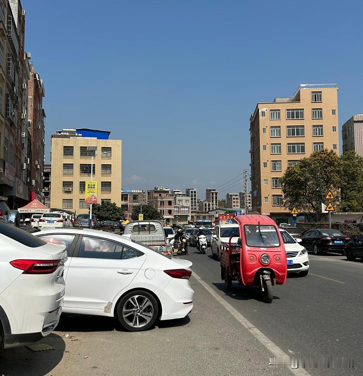 过年回到农村一看，家家户户几乎都有一台车子，你到到镇上赶集看一看，周围几