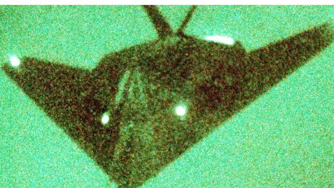 F-117“夜鹰”曾是美军的隐身神话，造价高达1.7亿美元，号称在雷达屏幕上仅如