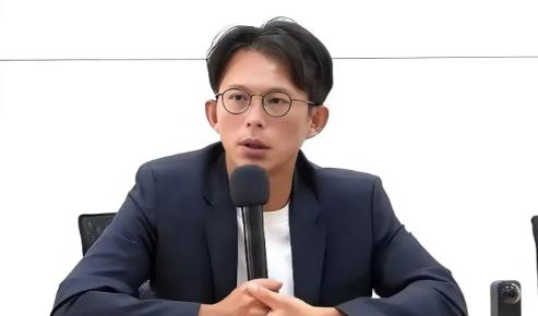 就在刚刚，台“民众党主席”黄国昌发表声明，4月8日，针对郑丽文在南京中山