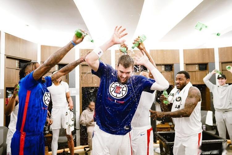 巴图姆在今早谈到祖巴茨被交易时直言，这是他18年NBA生涯中经历过的最艰难的一次