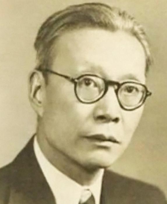 金岳霖翻译《毛选》时，碰到一个成语：“吃一堑，长一智。”不知如何翻译是好，只好问