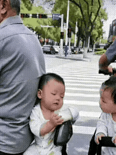 哈哈，无巧不成书！我只是打了个盹儿，哪成想，醒来后，饭碗丢了！两位大爷，各自