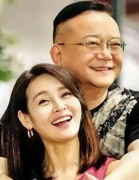 1996年10月，48岁的王刚娶了36岁的成方圆，有一次，王刚醉酒后对成方圆说：