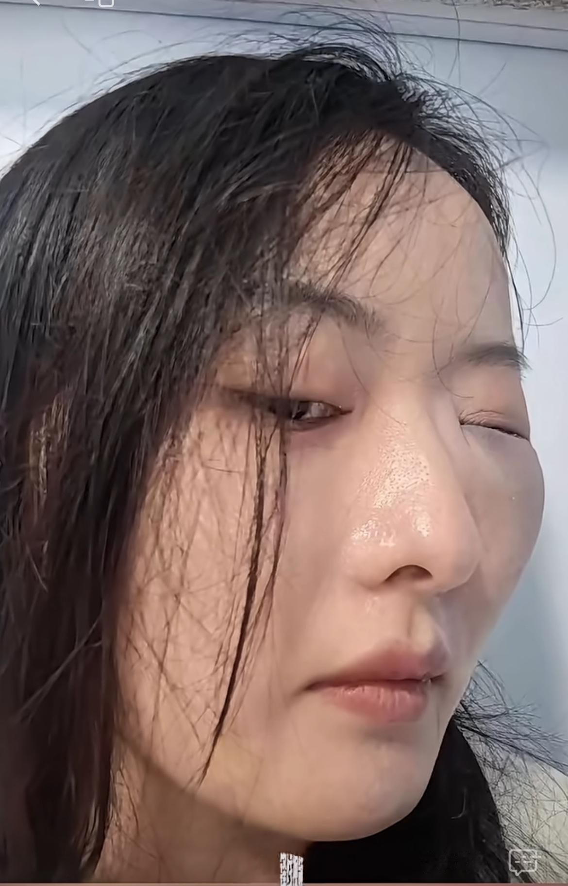 九寨沟又一个任性刁蛮公主，讨打真该。一个单身女子出门在外，只因酒店弄错房间，不至