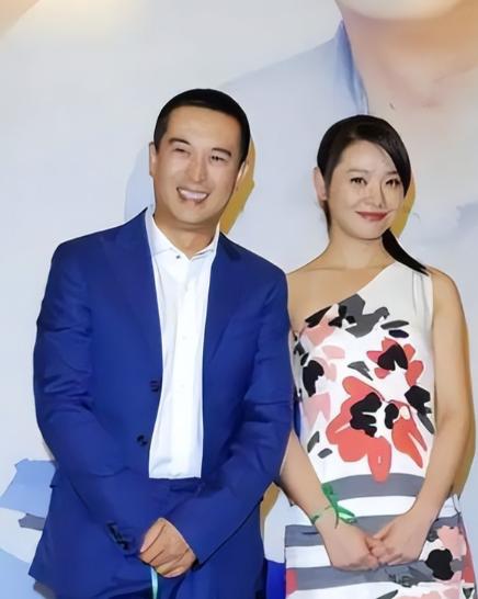 张嘉益有个邪门定律：谁跟他搭戏谁火。偏偏有个人，连演四次他老婆，愣是没火起来。王