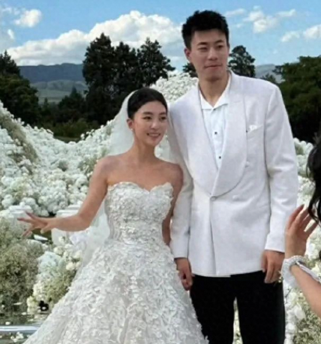 26岁张镇麟丽江大婚郭艾伦赴宴被催婚