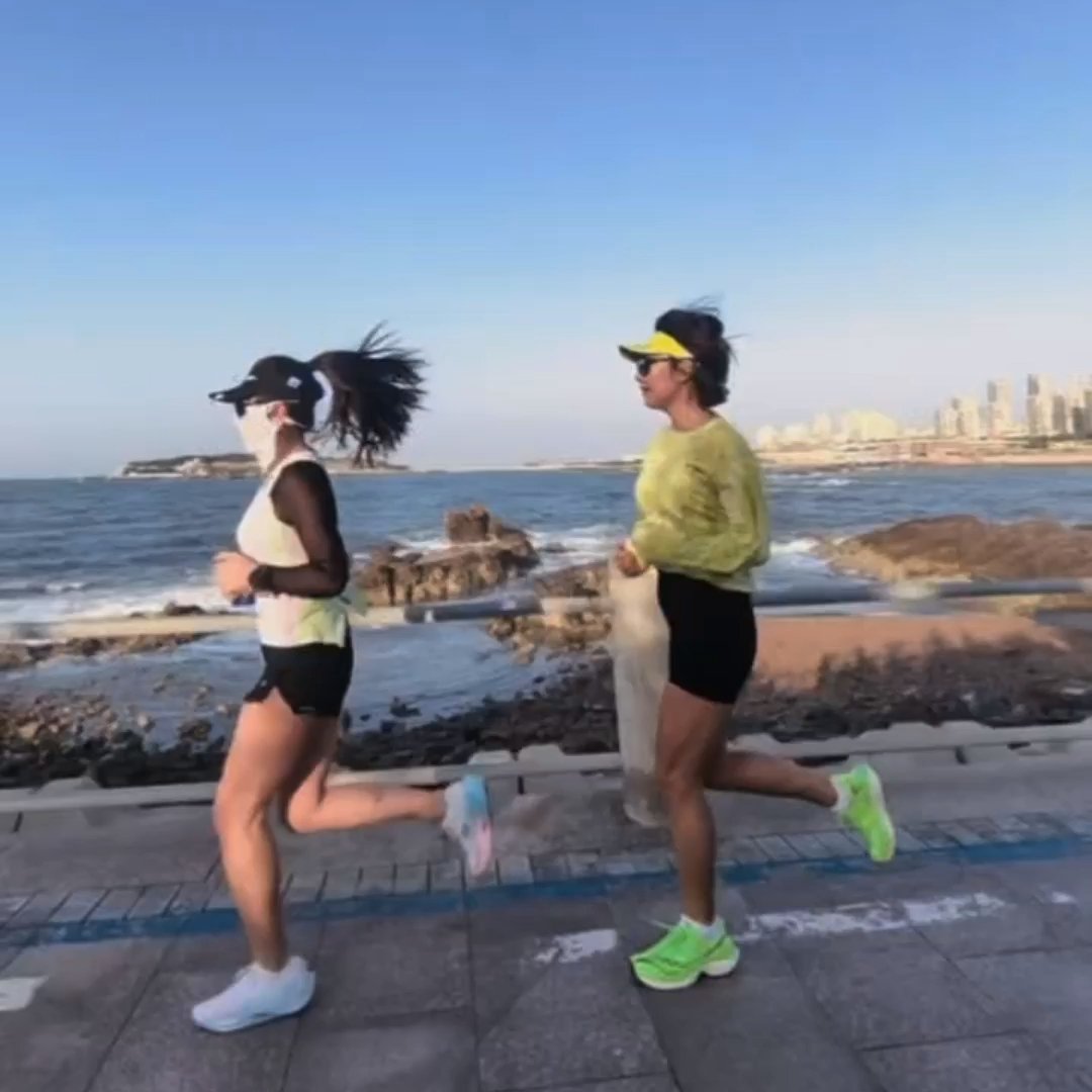 谁说跑步一定要独自emo？今天和姐妹约了慢跑，从“啊啊啊起不来”到“跑完真舒服”