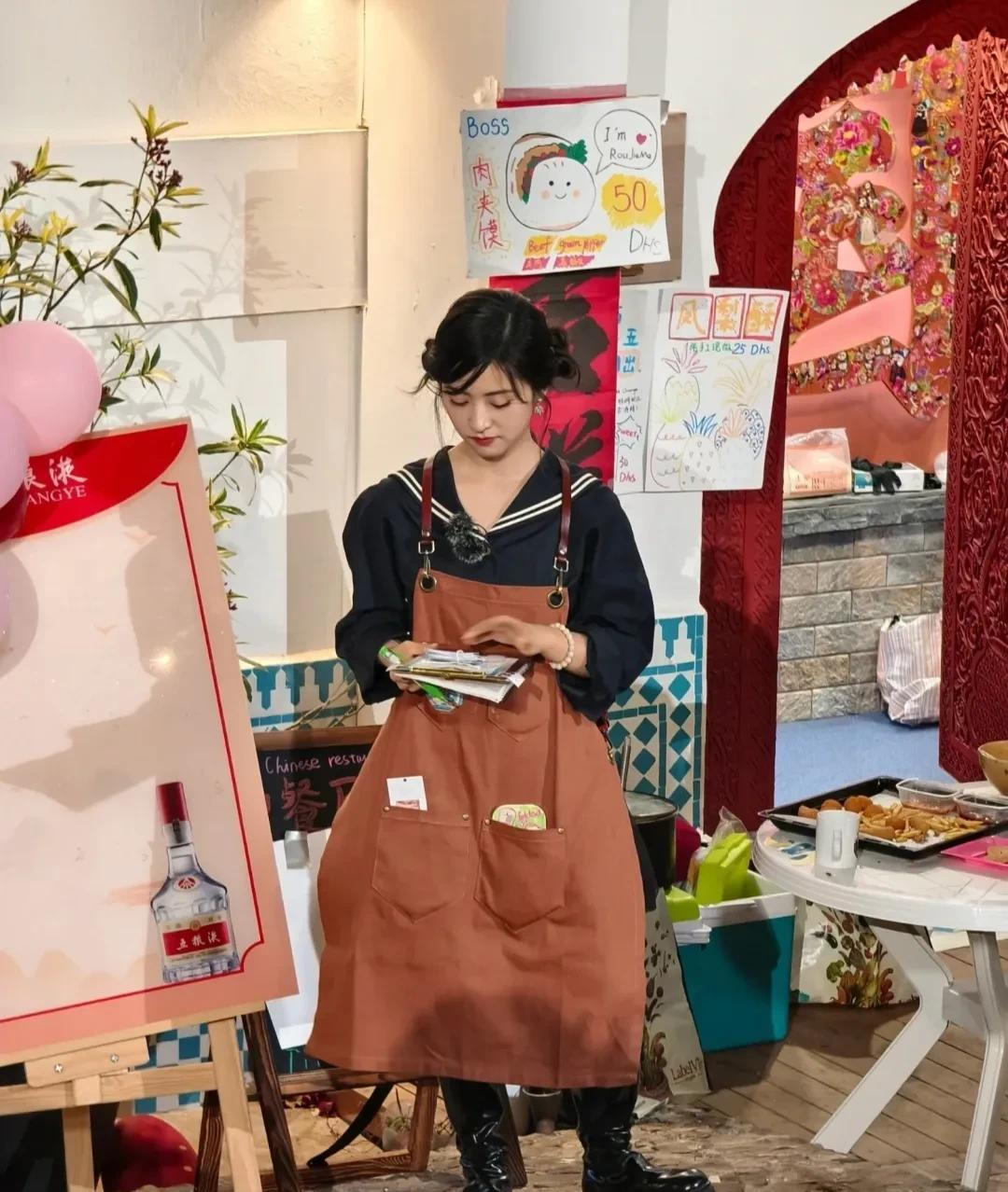 《中餐厅》里的沈月，本人真的很幻灭啊！生图的她，肤色暗沉，黑眼圈浓重，五官也不