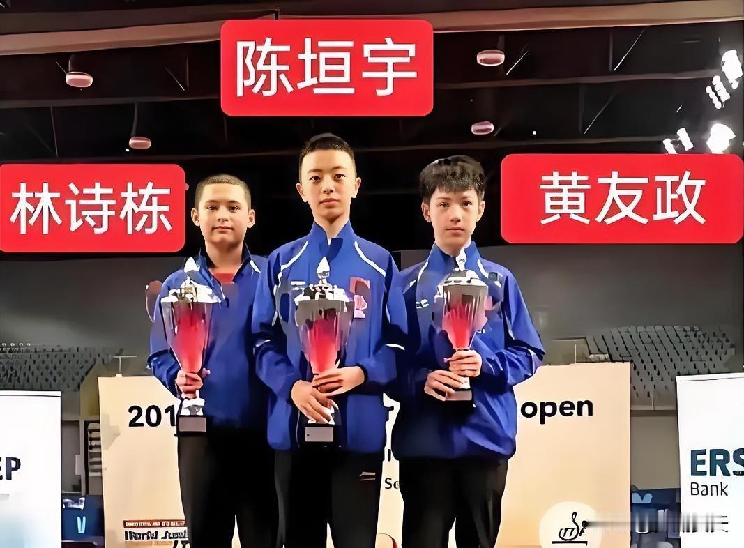 林诗栋的光头形象太少见了好玩儿。如果不标注姓名，能认出全部三个的，绝对是好眼