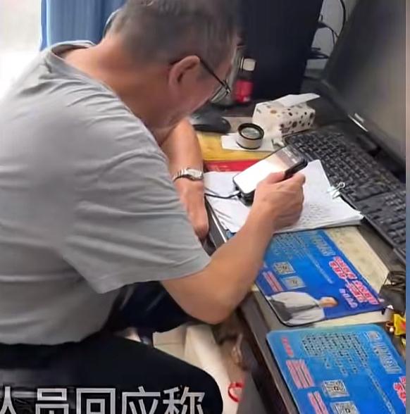 江苏连云港，男子在医院做完CT检查后，有点担心，迫切的想知道检查结果。于是，赶紧