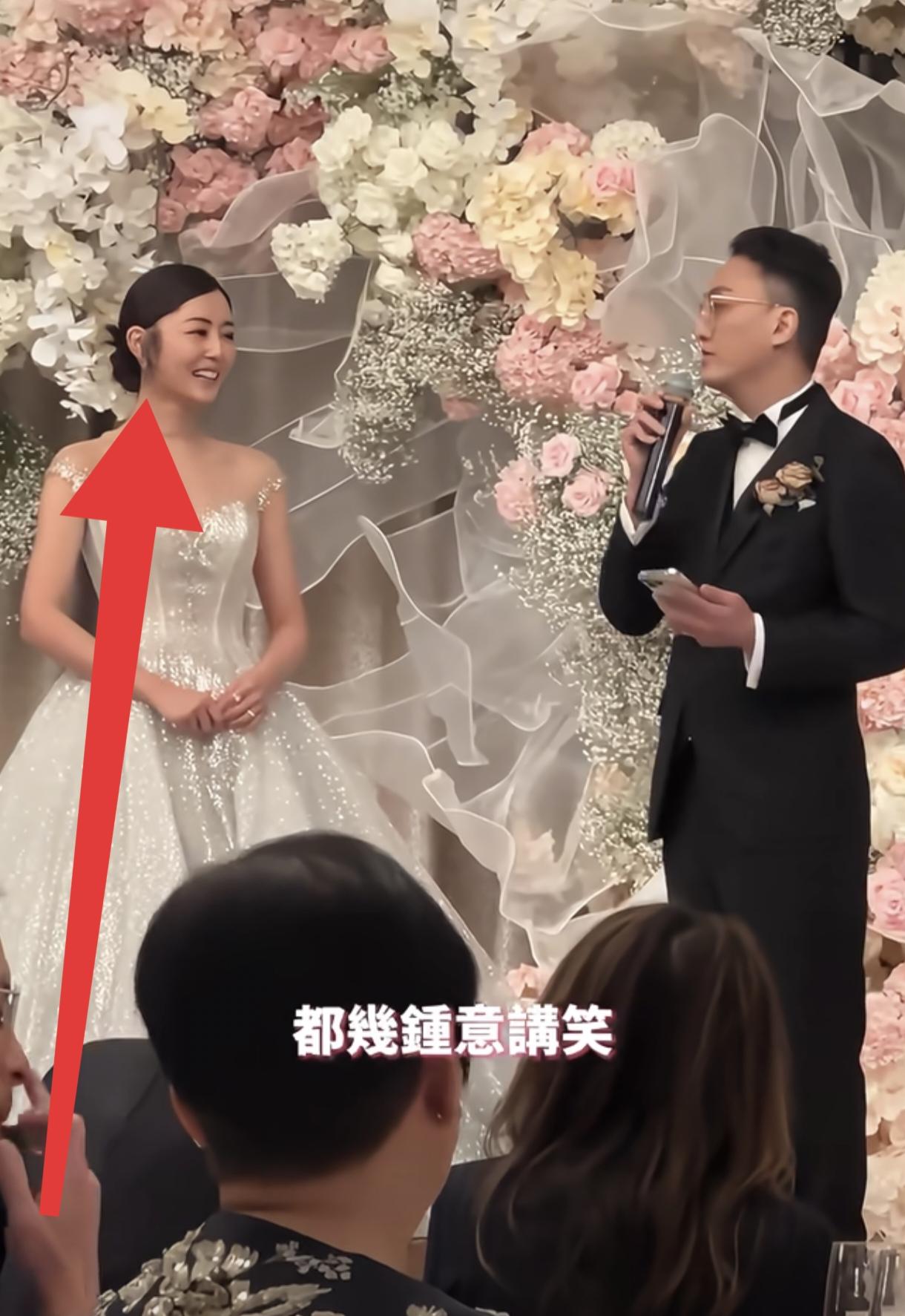 看了卫诗雅的婚礼视频，老公致辞幽默，婚纱很适合她，两个人都很松弛，但她这个鬓