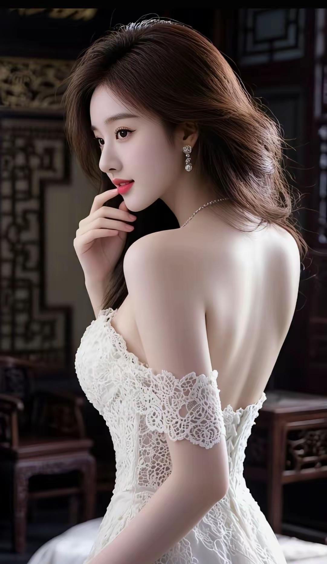 七律·柔媚千娇文/青云艳骨天成出俗尘，清辉漫染月边人；朵含晓露凝娇韵，儿