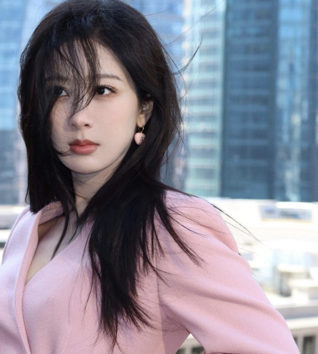 看看“2026白玉兰奖”最佳女主角提名名单一个个都是实力在线，杨紫能够最终胜出