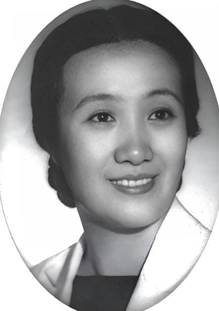 1925年，连生4女的董竹君，为圆丈夫儿子梦，冒死怀第5胎。她肚大肥圆，爱吃辣椒