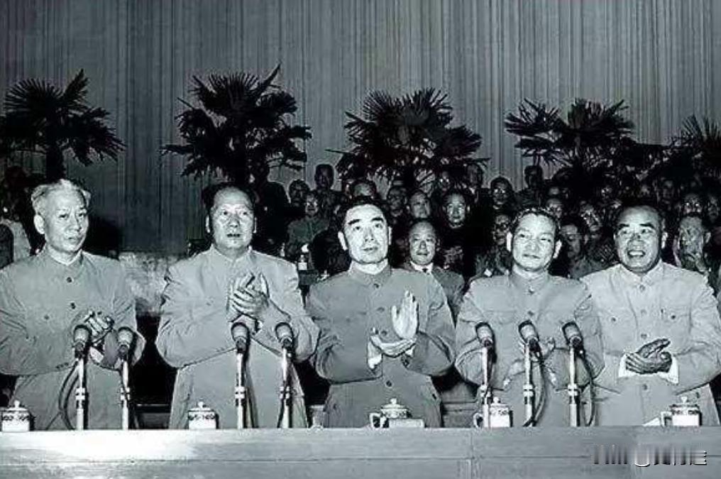建国前五位书记的分工：毛泽东：负责大局、对军队负责朱德：负责纪律检查监察