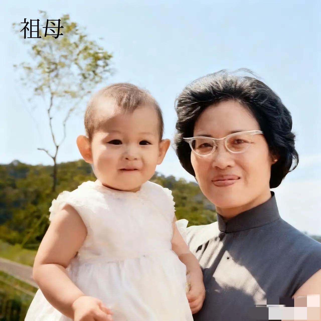 刘若英在散文里写过祖母的故事~那个没有血缘的奶奶,却给了她全部的爱与教养。