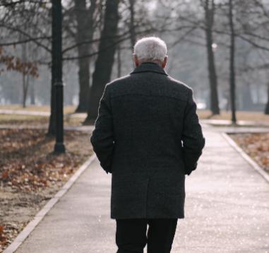 一位经济学家非常现实的话：现在社会，说白了就五条路可走：1．吃“皇粮”：