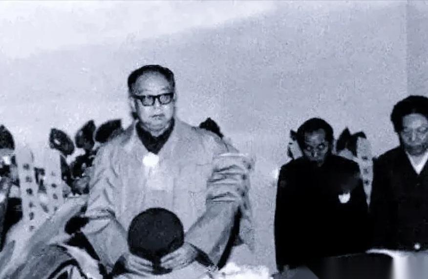 这是华国锋最令人意外的举动。1986年陈永贵病逝，葬礼现场却十分冷清，但华国锋