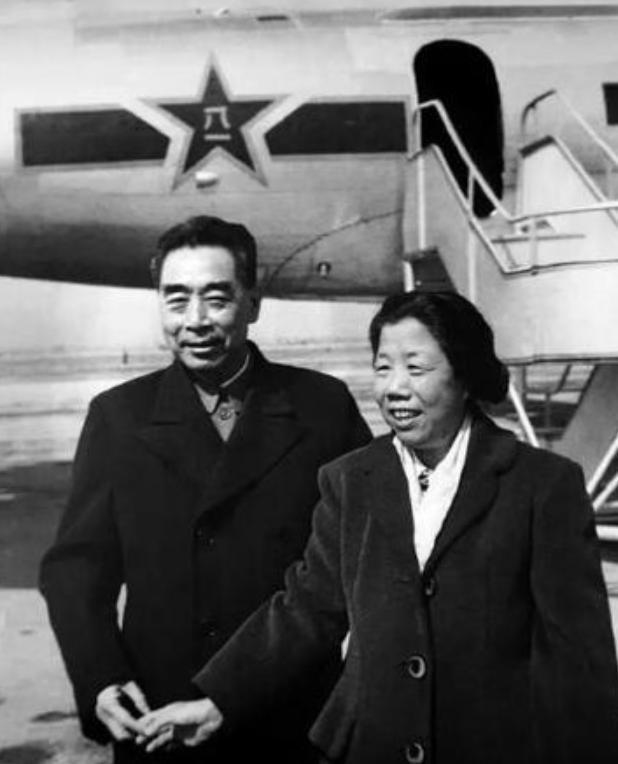 70年周恩来夫妇被邀合影，却是最后一次合影，邓颖超：我真后悔“杜师傅，今天就拍