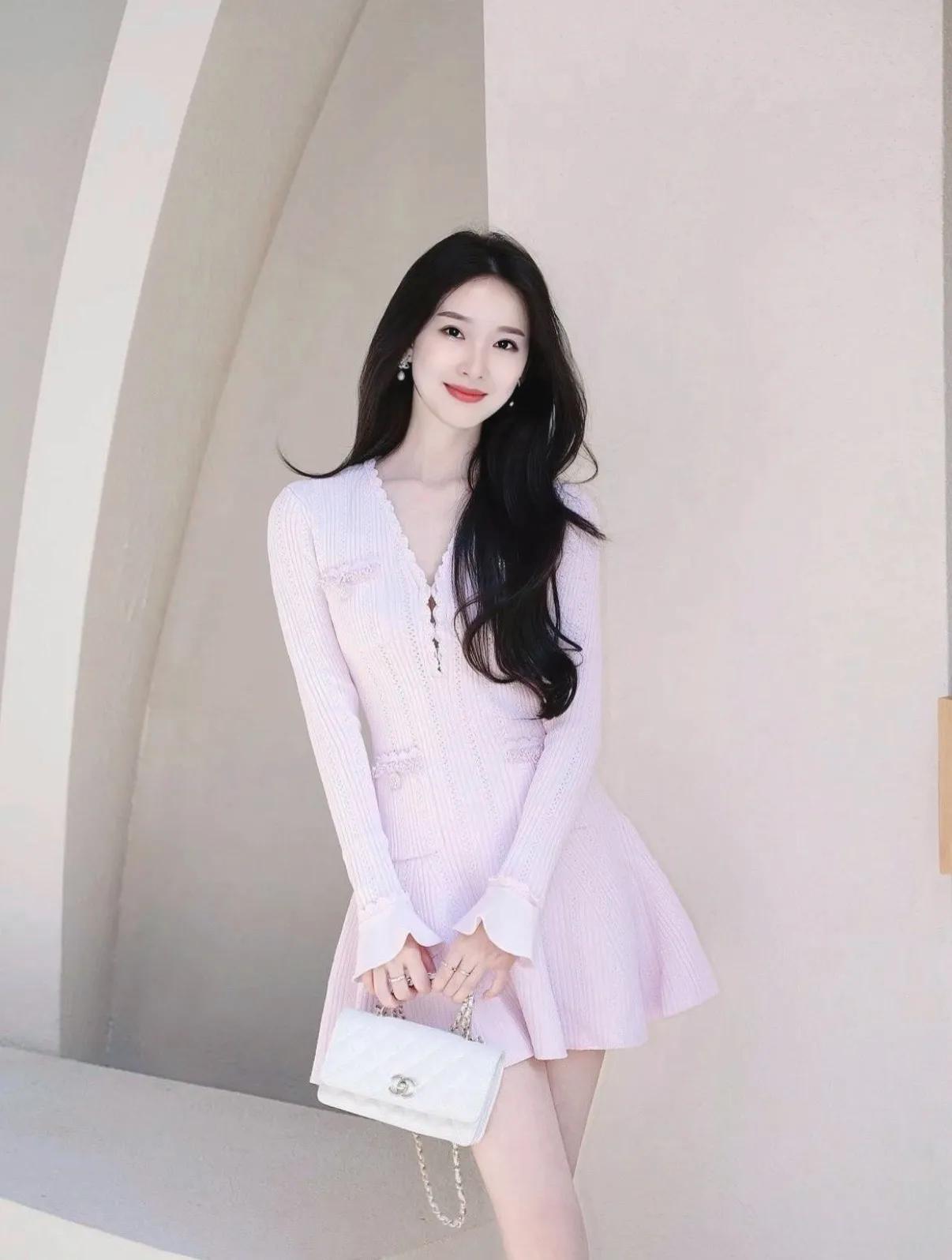 浮云世事改，孤月此心明。