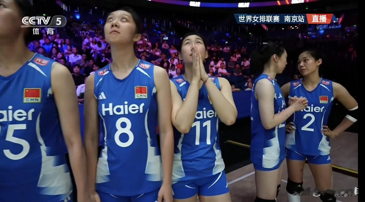 中国女排只剩下这套阵容可以胜利了经历了输捷克，留给女排小队员的时间不多了，要