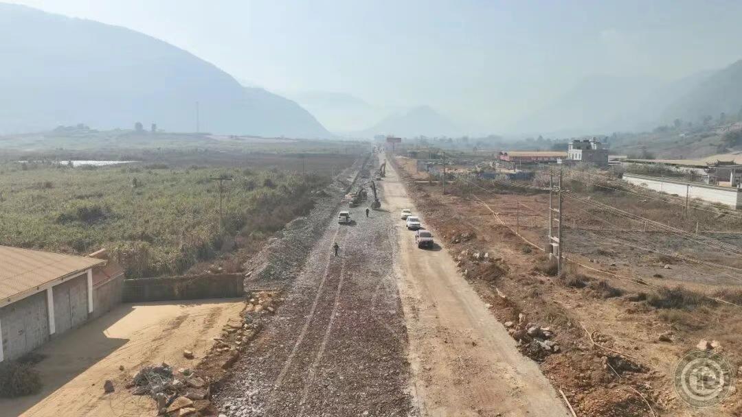 缅北老街市到清水河公路修建迅速！这条全长约30公里的交通要道，按二级公路标准