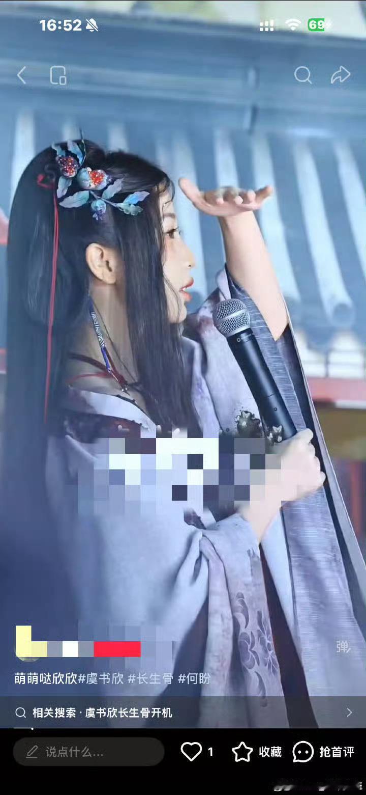 美商真好，用头发把脸挡住，就看不出来她大圆脸了。这妆造很满意，粉丝可千万不要去撕