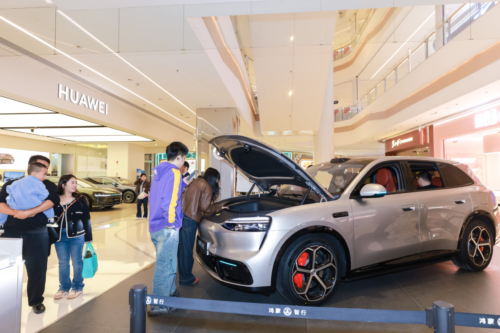 问界M6近七成小订用户为90后25万级智能SUV新标杆！问界M6全系896线激光