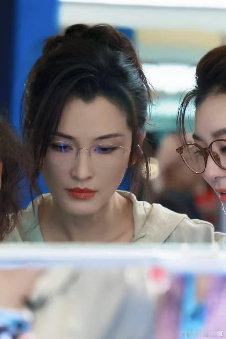 被徐洁儿的反应戳中笑点了得知倒数第一直接演上了，又心疼又好笑谁懂！徐洁儿看到自己