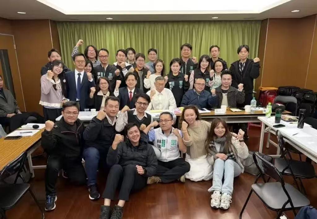 柯文哲不装了，要和黄国昌夺权？民众党主席黄国昌刚从美国回台，正在酝酿民众党自