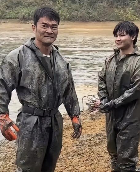 湖南衡阳，一名19岁男生父母双亡、家境窘迫，父亲留下的17亩鱼塘租期将至，他无力