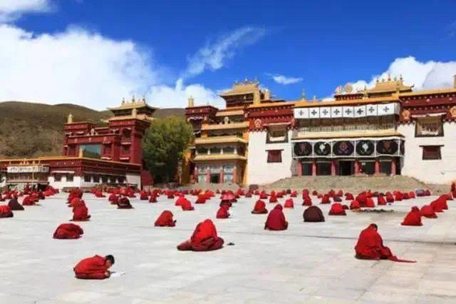 甘肃·甘南，静坐大西北，低调的独自美丽着，那里藏着沉睡千年的梦，是许多人梦的远方