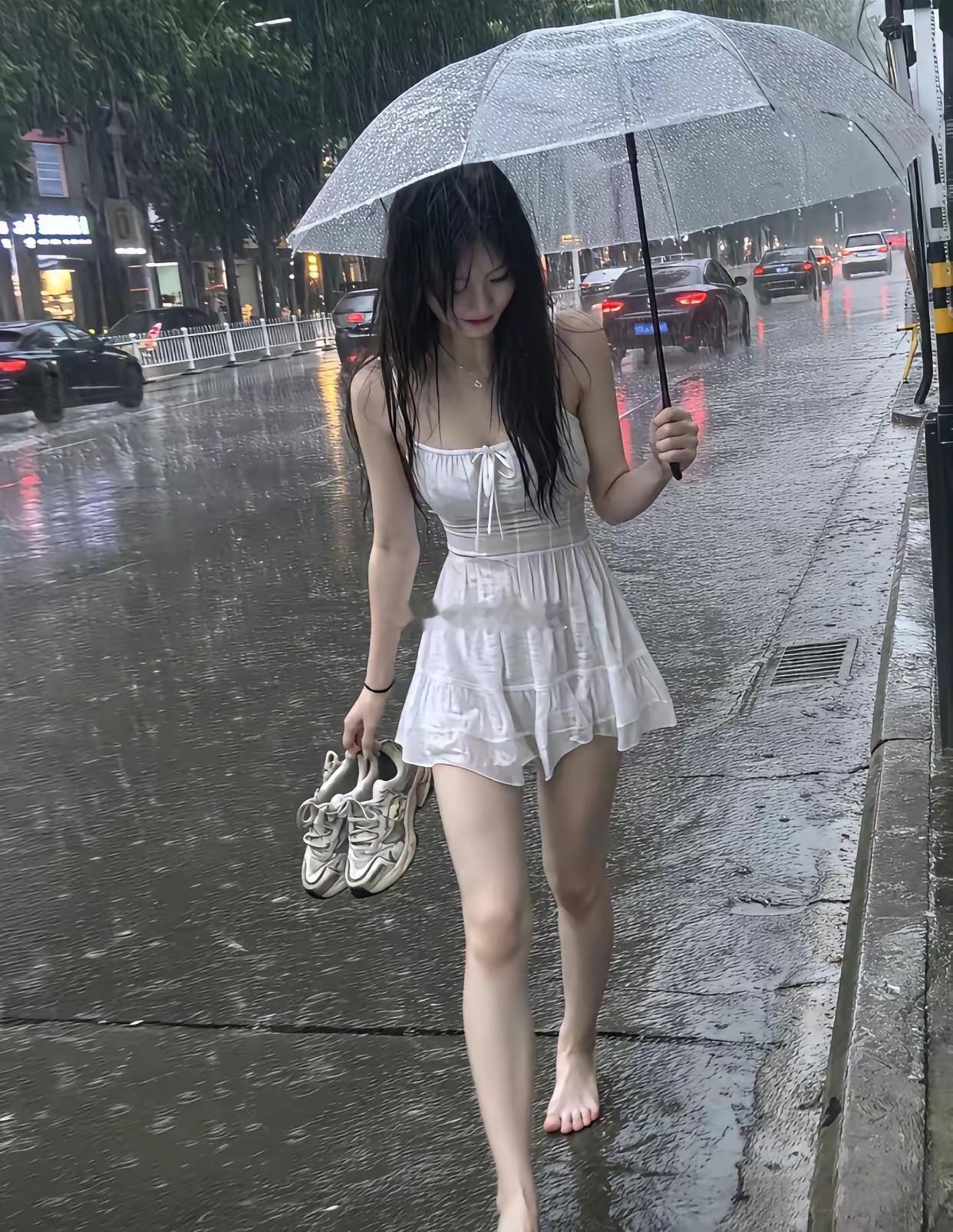 小姐姐，你这双鞋，应该不便宜吧！​​​