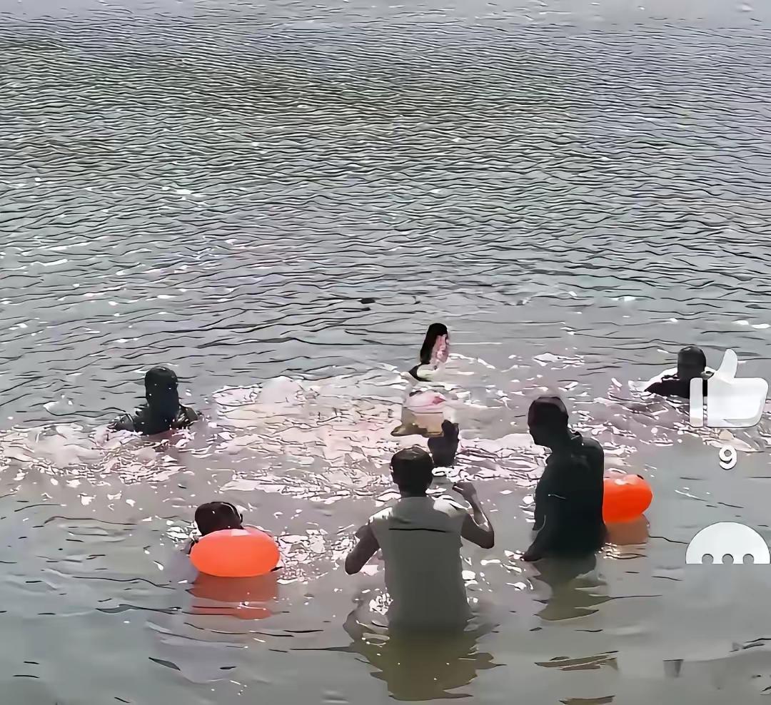 高喊“印度必胜”？南京夹江，几百万人的水缸，被人当澡堂子泡了。6月初，南京