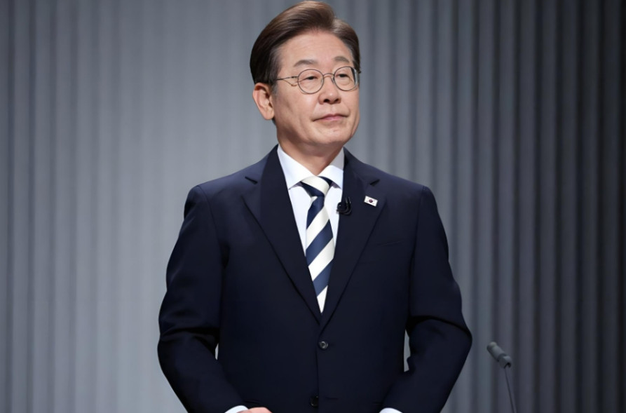 越来越感觉李在明可能要跟尹锡悦一样在任期内出事了。 首先，韩国政治历来有“清
